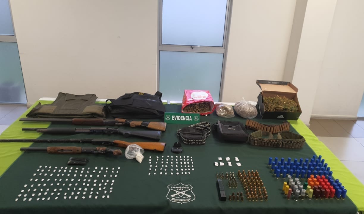 Detienen a menores de edad que tenían armamento, municiones y drogas en  Chiguayante