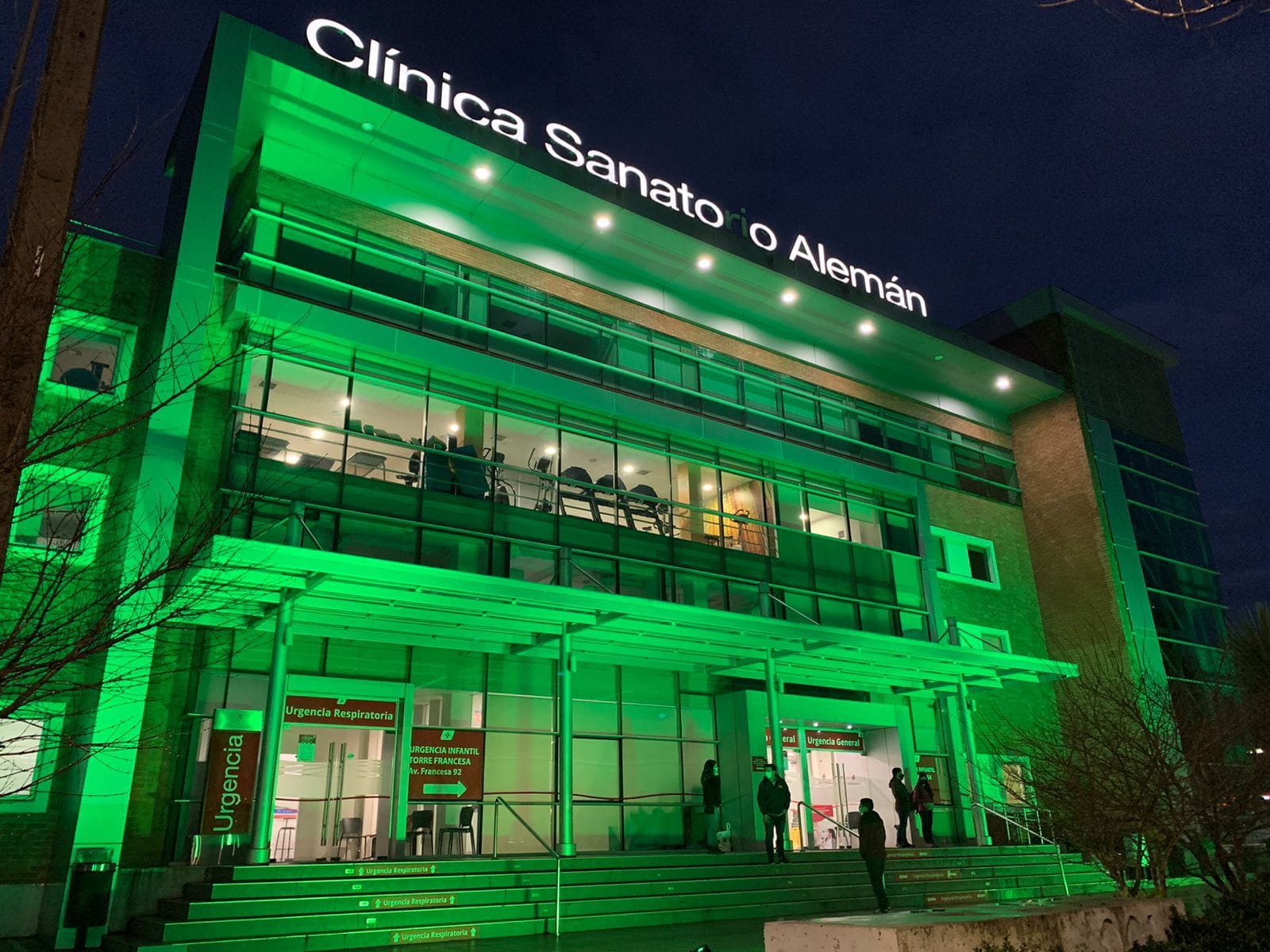 Clínicas del Gran Concepción se iluminaron en el Día de la Condolencia y el Adiós