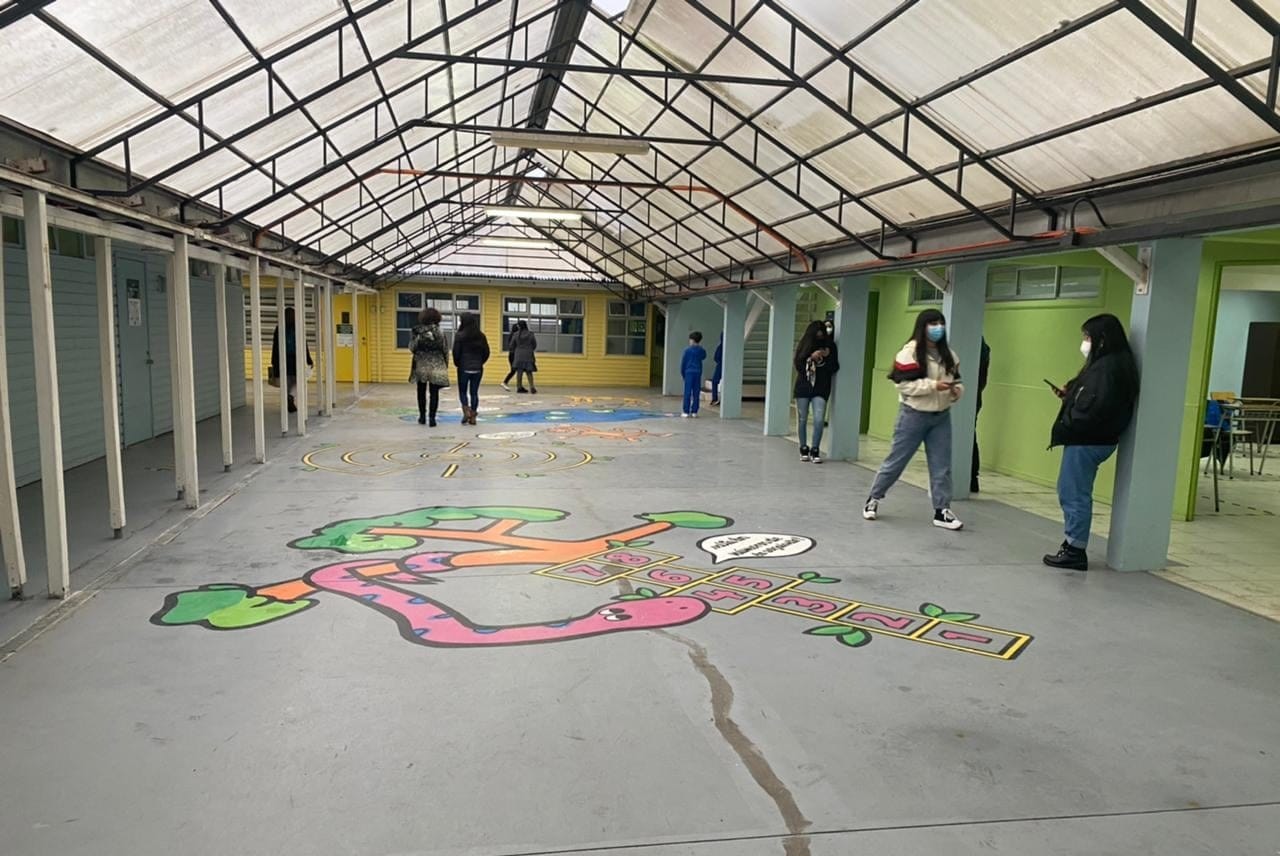 Descartan presencia de variante Delta en colegio de San Pedro de la Paz: 31 alumnos y 5 profesores están en cuarentena preventiva