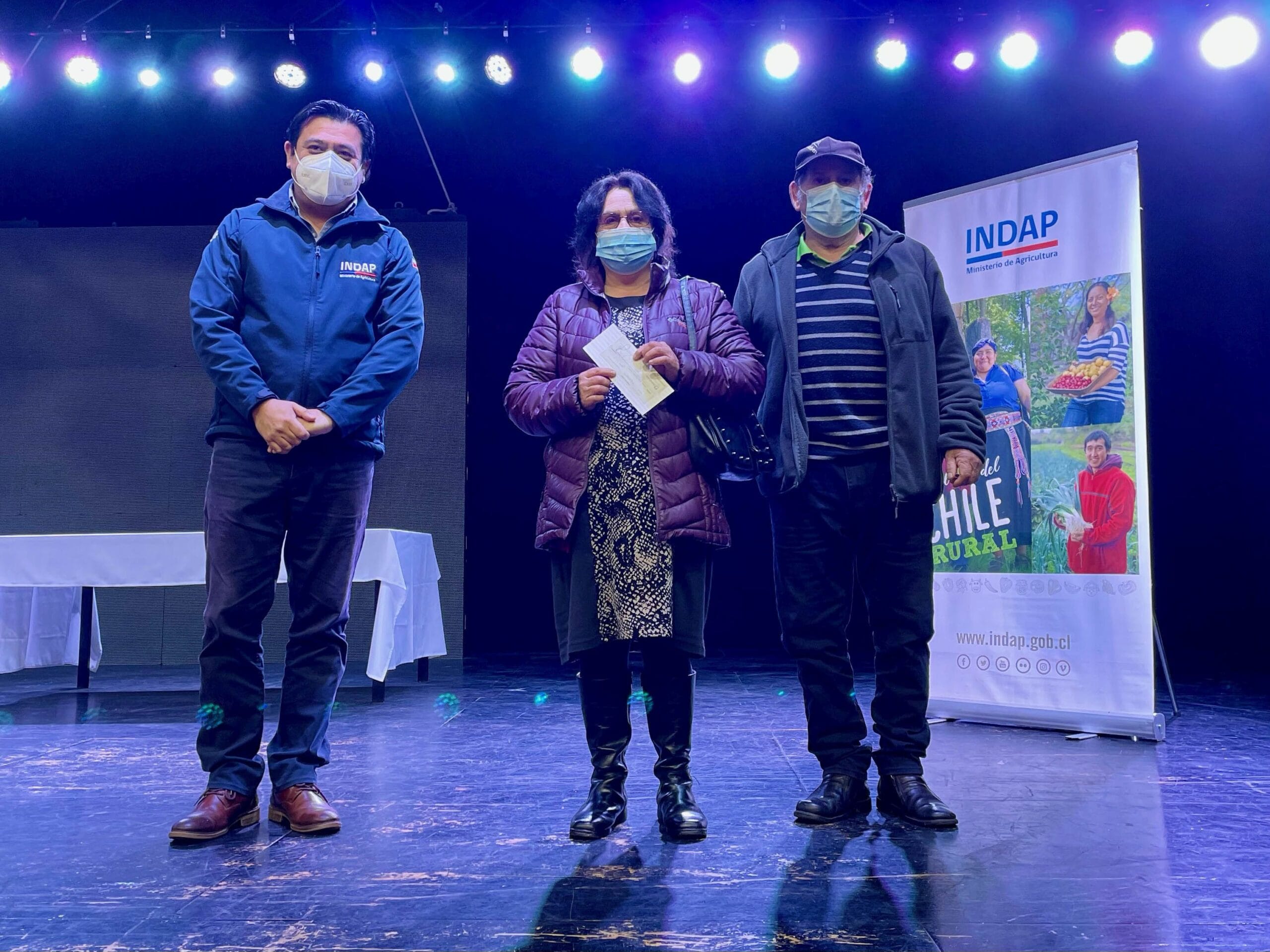 Agricultores de Curanilahue reciben recursos de Indap para proteger y preservar el medioambiente