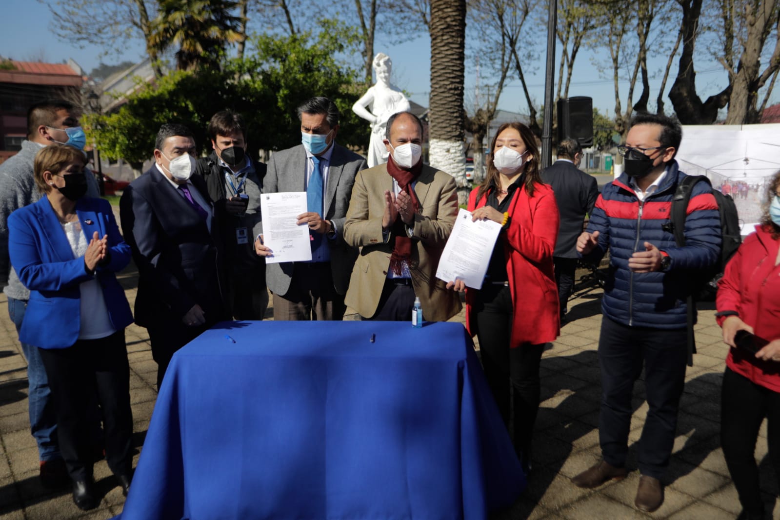Firman convenios por $173 millones para mejorar tres proyectos en Lota