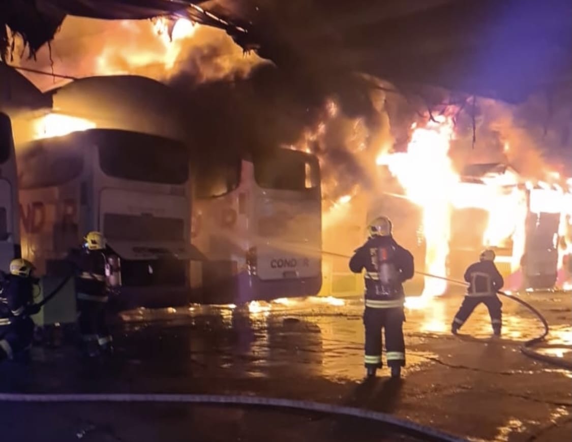 Incendio afecta al terminal de buses TurBus