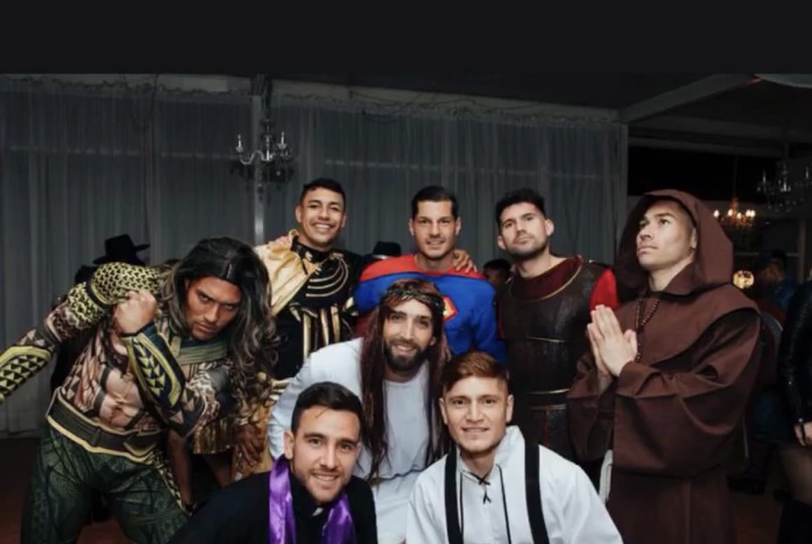 Leo Gil disfruto a concho el carrete de disfraces de Colo Colo