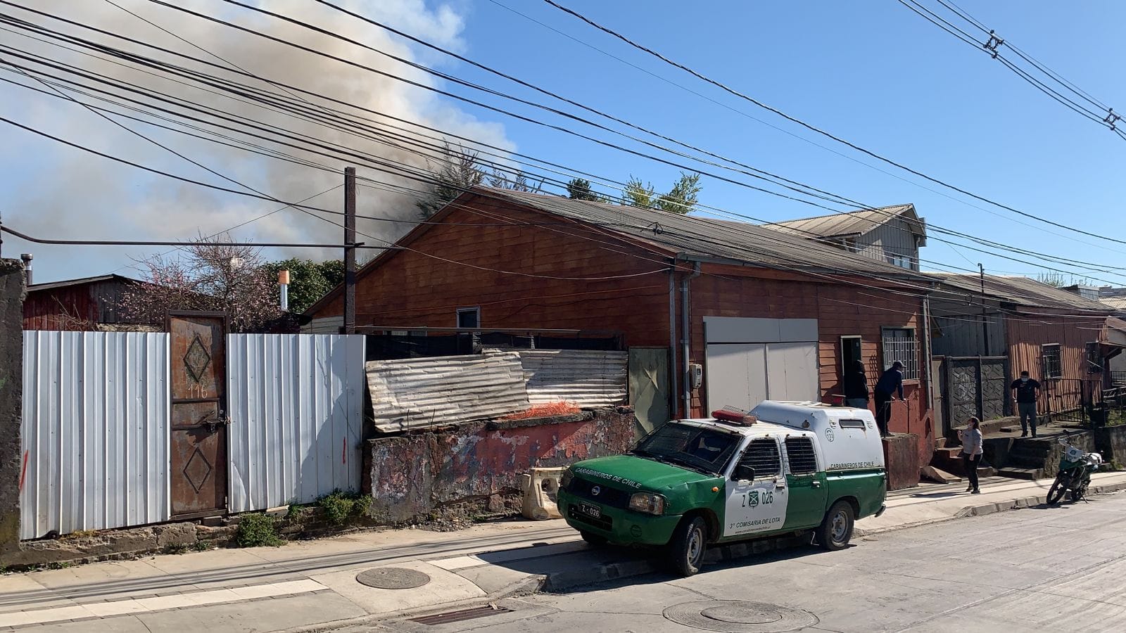 Una persona fallecida deja violento incendio de vivienda en Lota