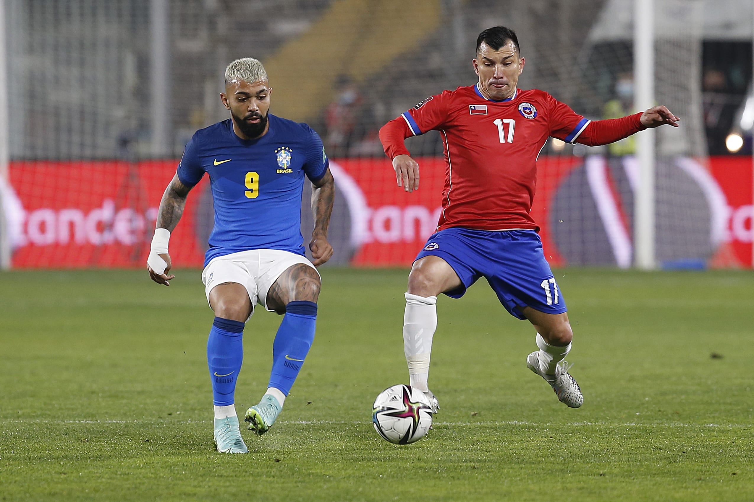 Los jugadores de Chile que están en peligro de quedar fuera ante Perú