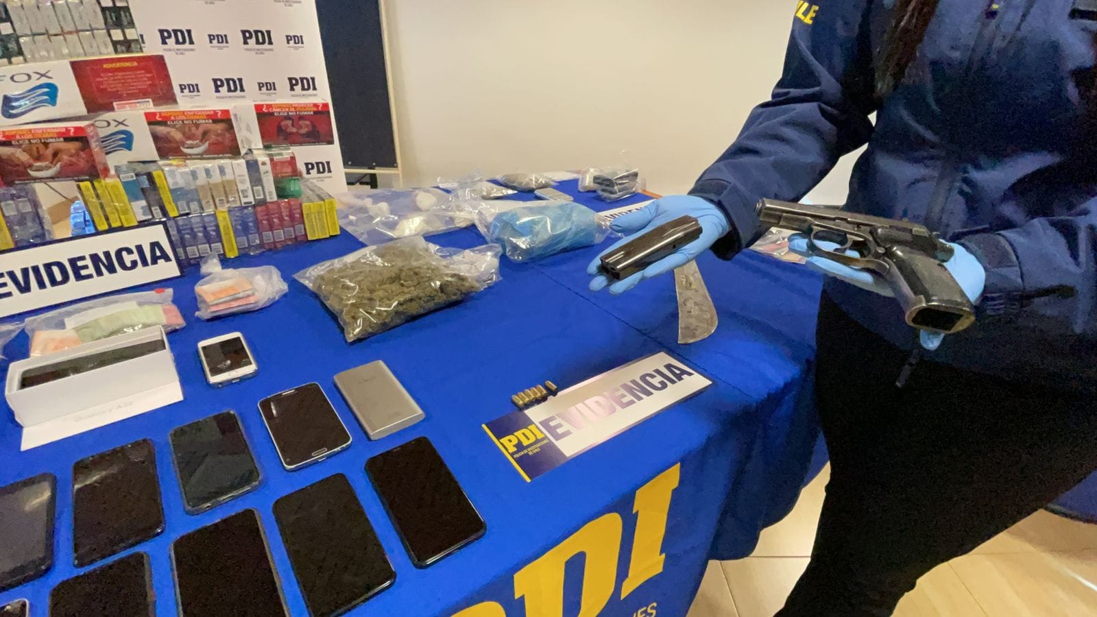 100 detectives de la PDI decomisan más de 14 mil dosis de drogas en Los Ángeles