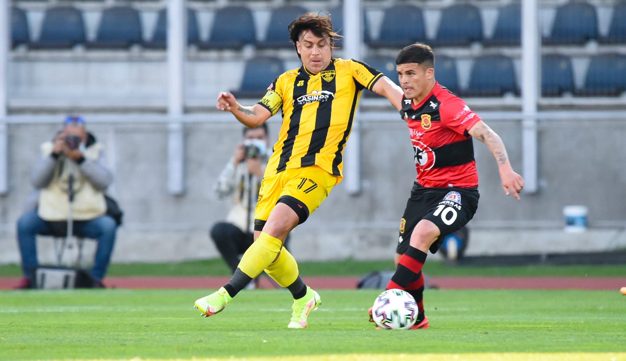 Fernández Vial prepara otro duelo clave en la Primera B