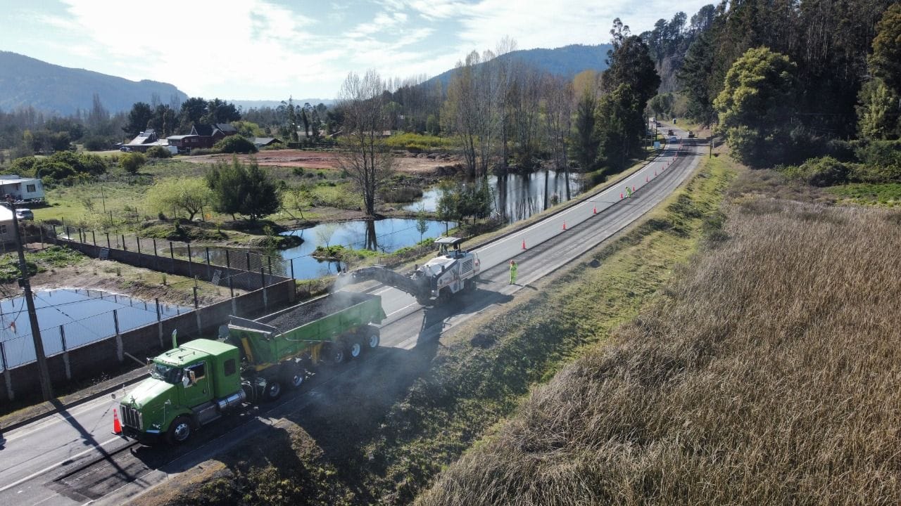 Ejecutan millonarias reparaciones a la “Ruta de la Madera” en el Biobío