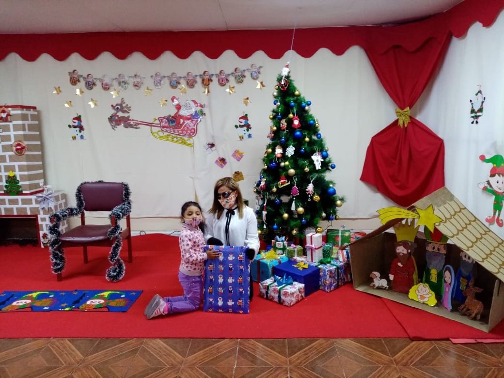 Sandra Carrillo: La historia de la lotina que alegra la navidad de los niños de la comuna y Rapa Nui