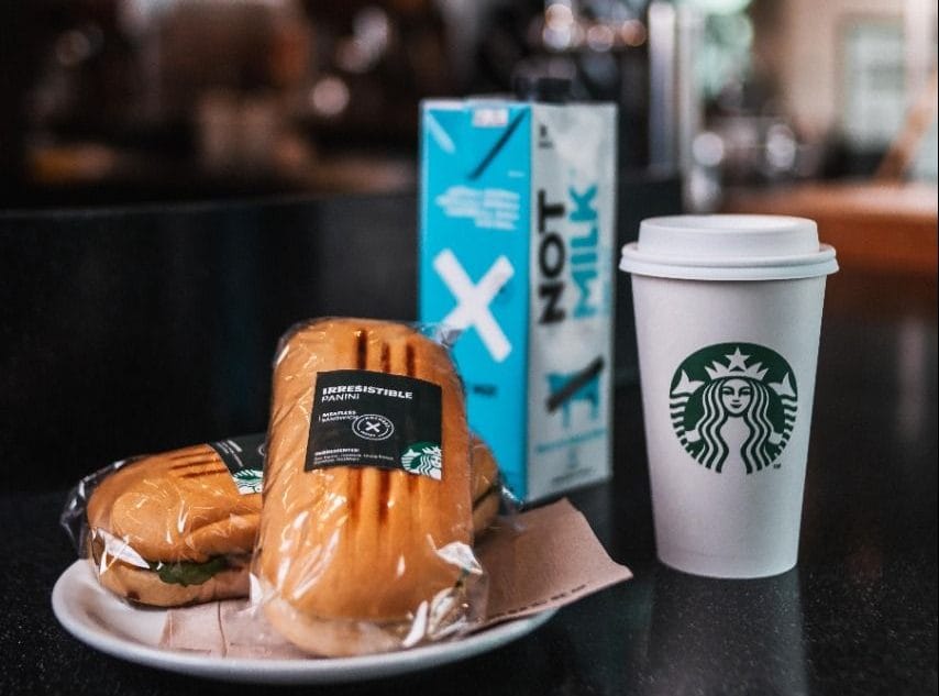Starbucks se unió con NotCo para integrar nuevas opciones de origen vegetal en Chile