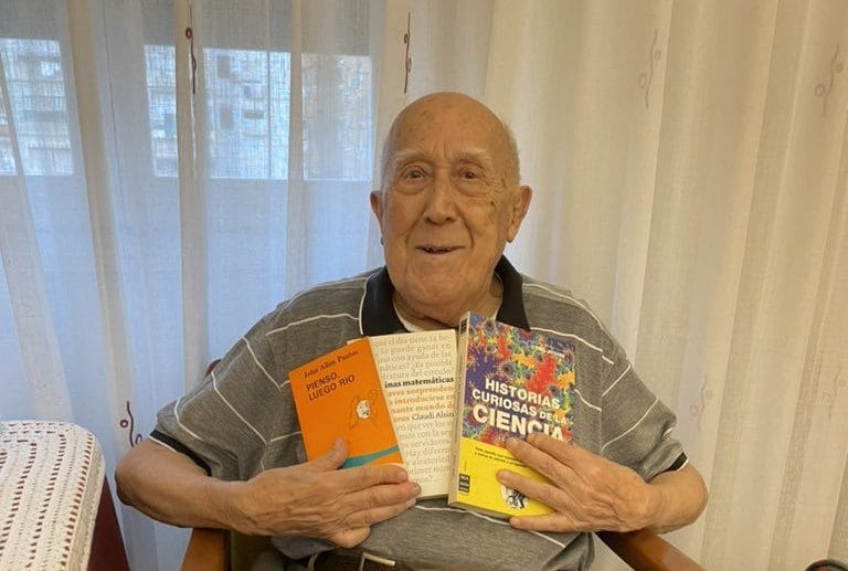 Abuelo fallecido conmovió a las redes tras dejar regalo a su nieta para su cumpleaños
