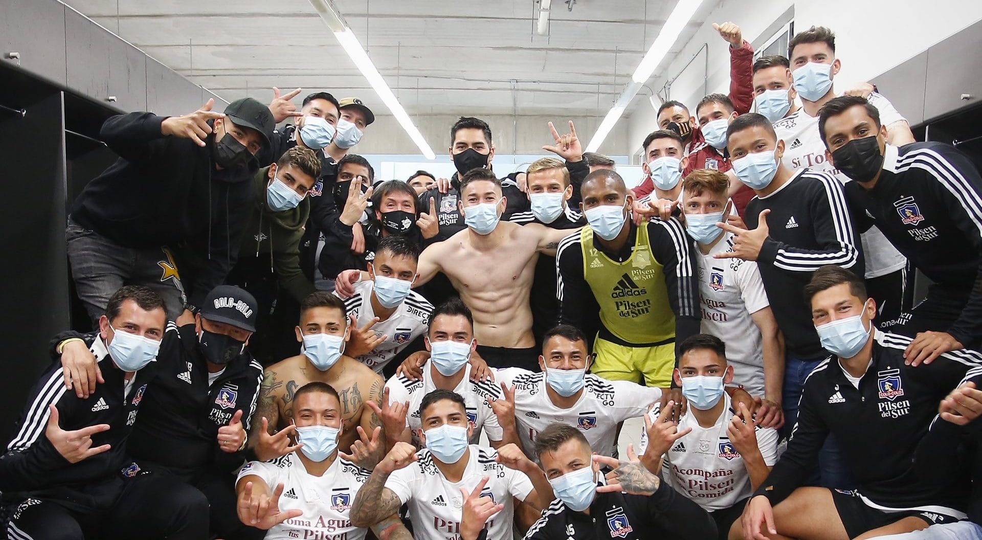 Arturo Vidal y todo el plantel albo celebraron el triunfo ante la “U”