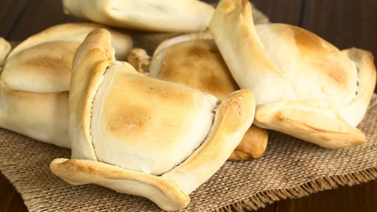 ¿Cómo hacer las mejores empanadas de pino?: Aquí te contamos su preparación paso a paso