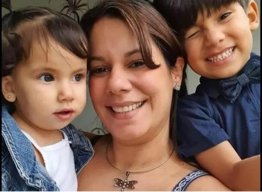 Murió madre que rescató a sus hijos de un naufragio amamantándolos y bebiendo su propia orina