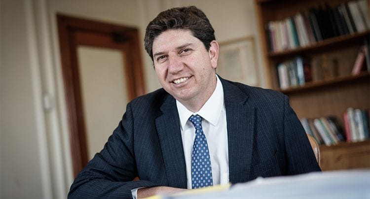 Ministro Cerda reconoció que sacó el primer retiro del 10%