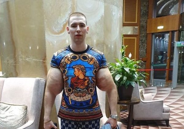 ¡Impactante!: “Popeye ruso” reventó sus músculos durante un combate