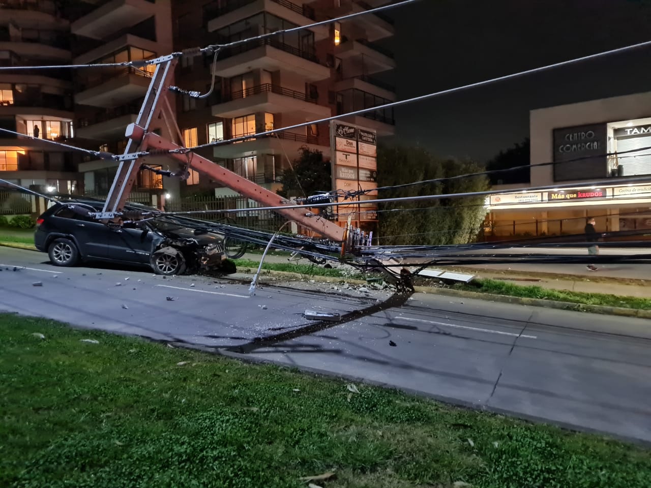Balance primer semestre 2021: Revelan que casi 1 millón de clientes sufrieron cortes de electricidad por postes chocados