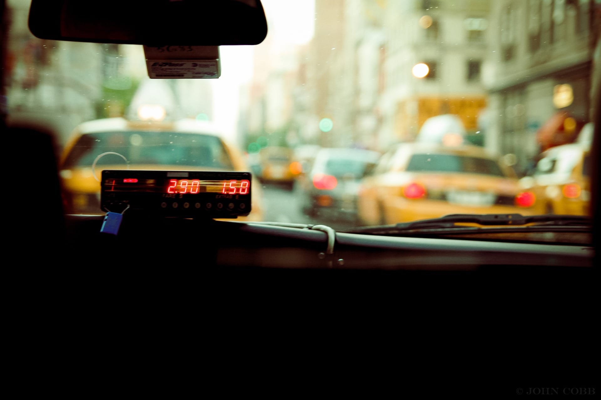 Taxista salvó a mujer que era agredida por su pareja