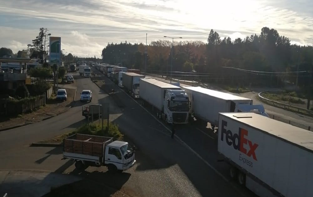 Camioneros mantienen protestas en la Región del Biobío por violencia en la Macrozona Sur