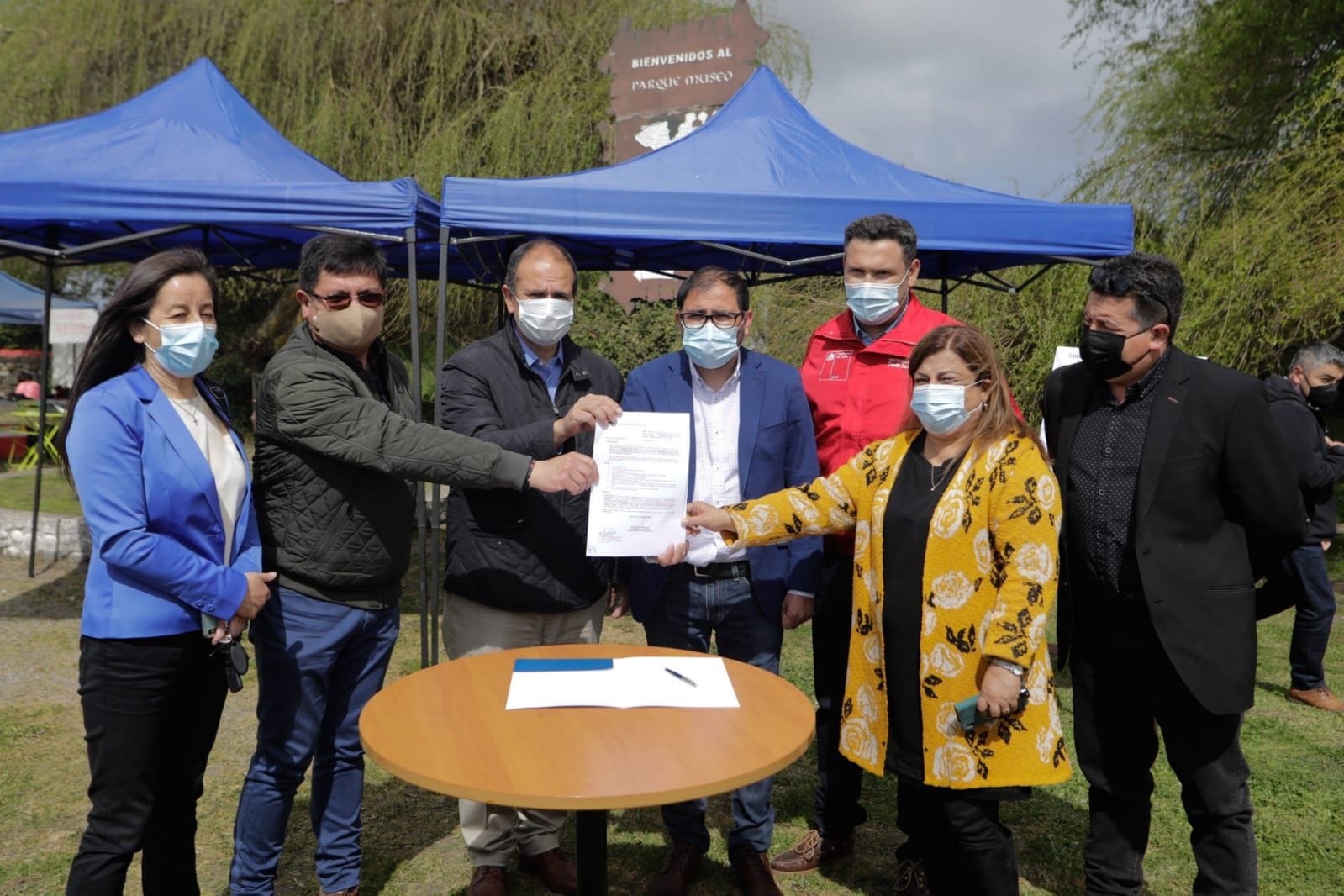Firman millonario convenio que permitirá mejoras en la ruta a Caleta Chome