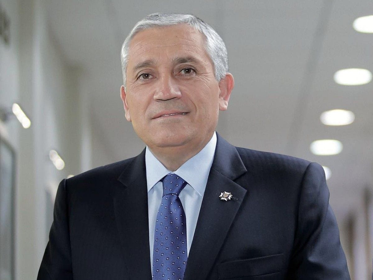 Revocan prisión preventiva a ex director de la PDI Héctor Espinosa