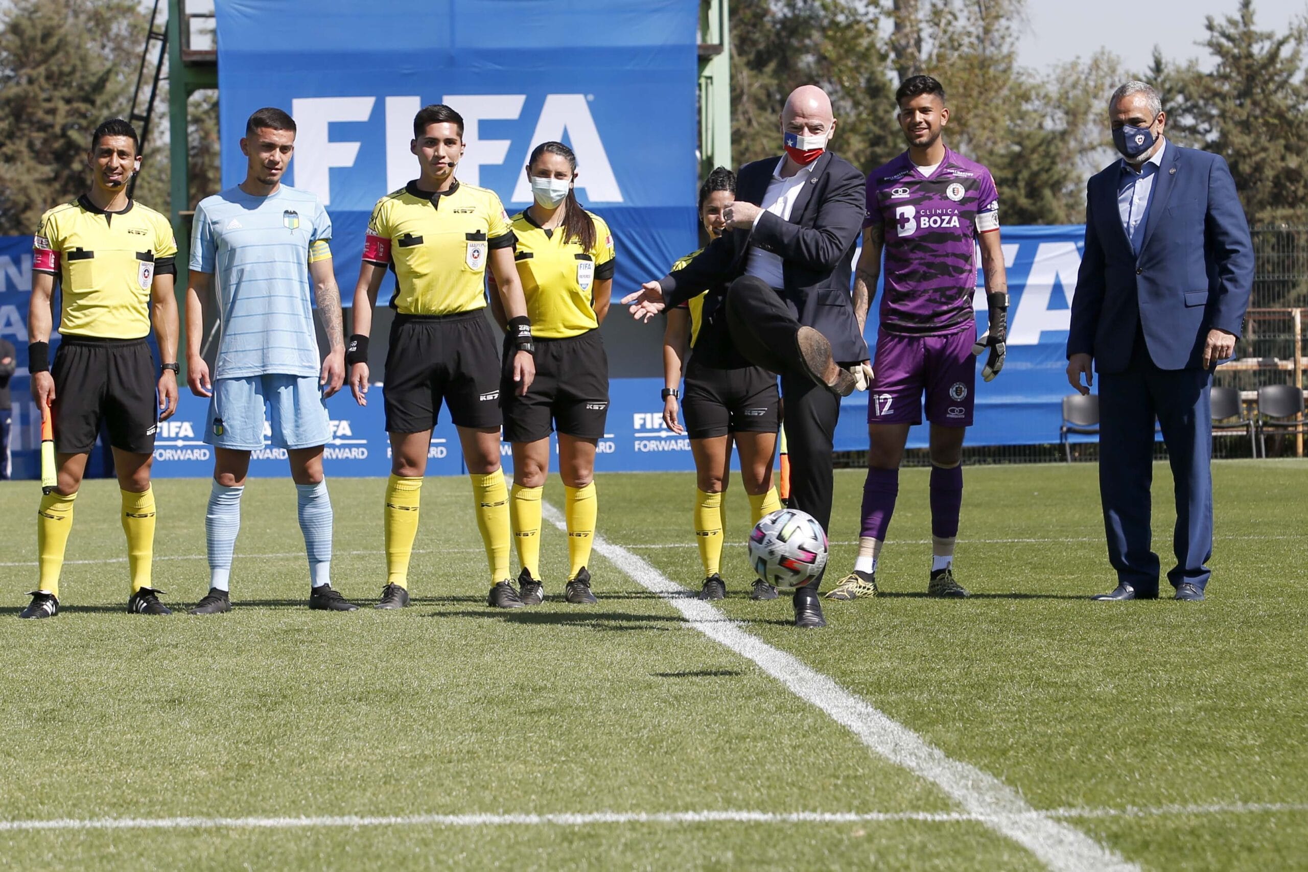 Gianni Infantino quedó complacido con el fútbol chileno