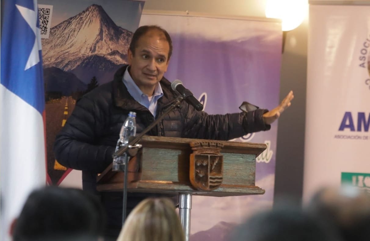 Gobernador del Biobío Rodrigo Díaz dijo no estar arrepentido de haber trabajado en proyecto minero Dominga