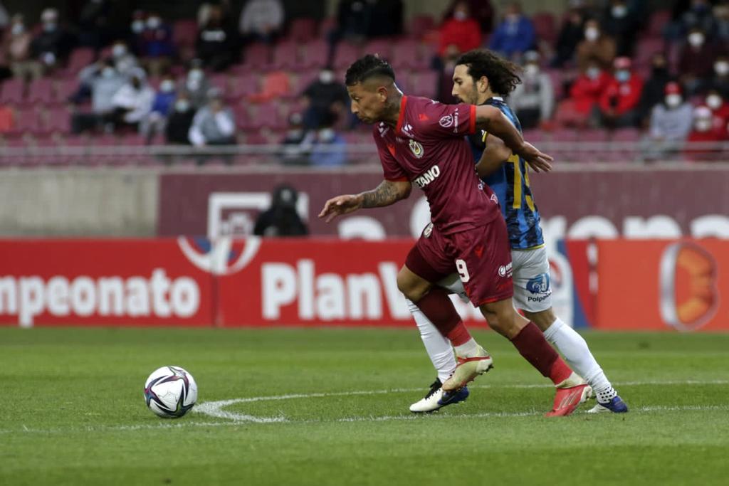 Huachipato quedó con la soga al cuello tras la victoria de Curicó