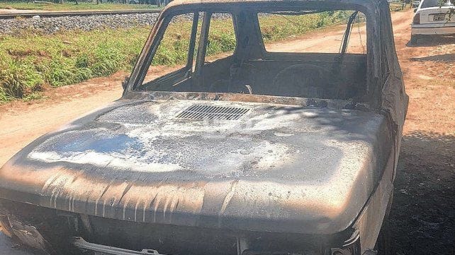 Hombre prendió fuego al auto donde dormía hijo de su pareja