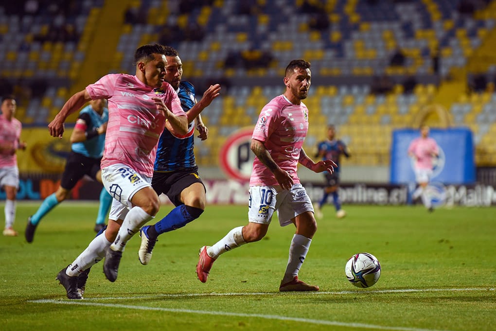 Mario Salas no tuvo un estreno feliz con Huachipato