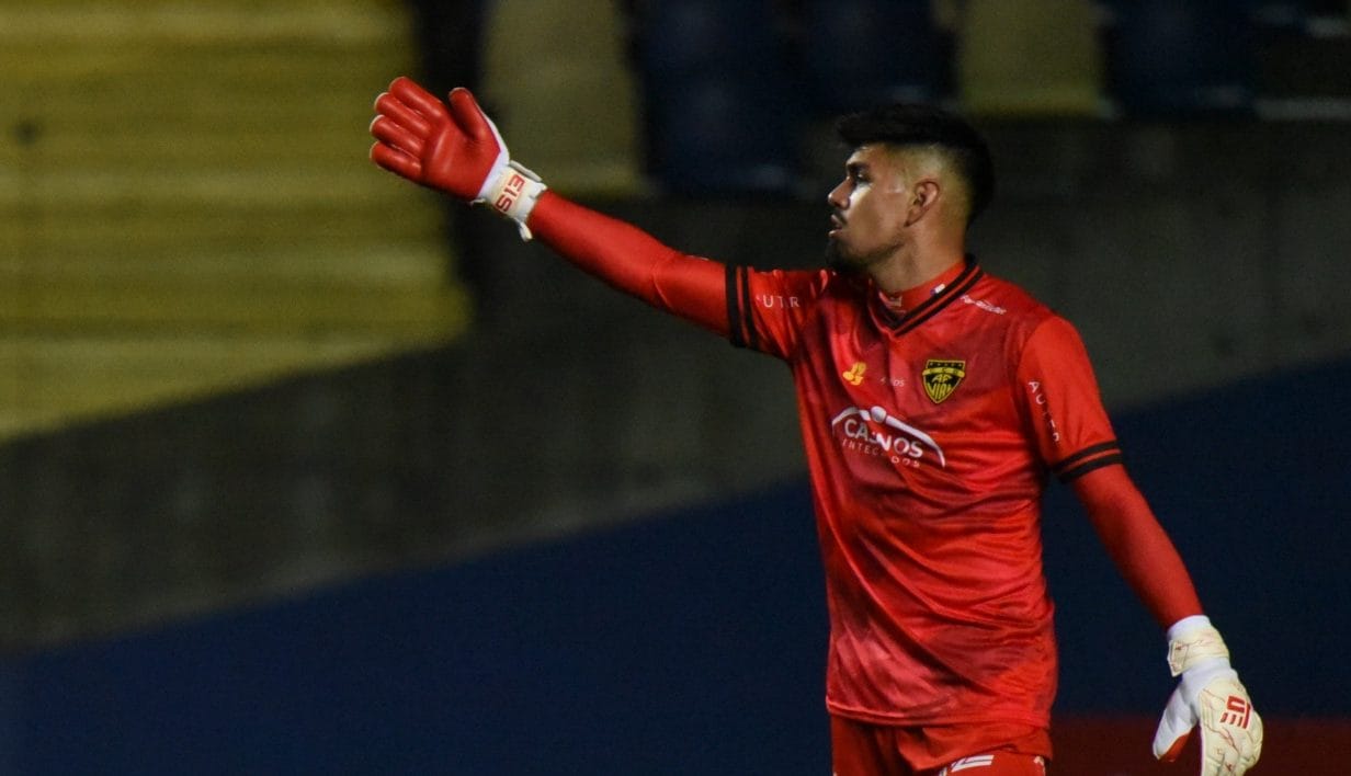 Fernández Vial tendrá a un joven arquero ante Rangers