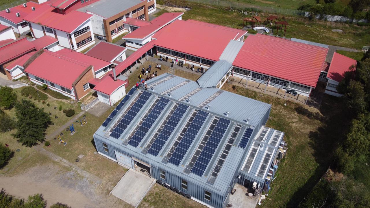 Inauguración de sistema fotovoltaico permitirá ahorro de luz en Liceo Politécnico de Carampangue
