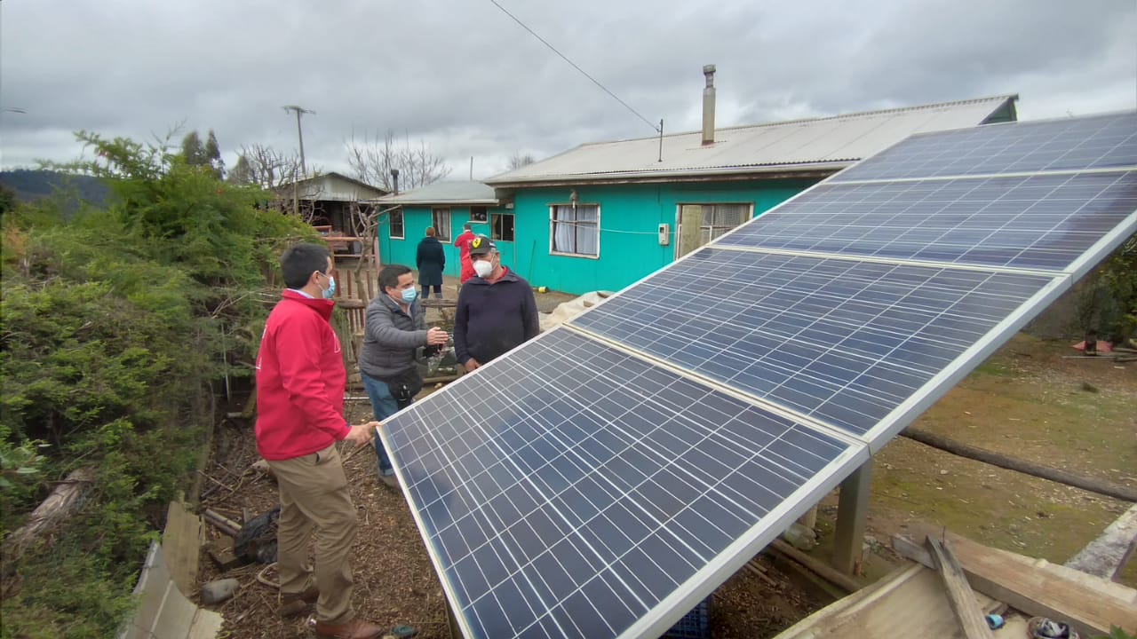 Familias del Biobío podrán instalar paneles solares para bajar cuenta de la luz