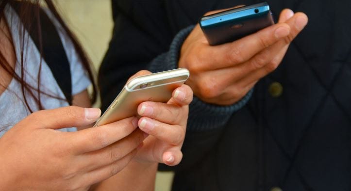 Alcalde de Lebu apunta a empresas de telefonía por incomunicación tras sismo