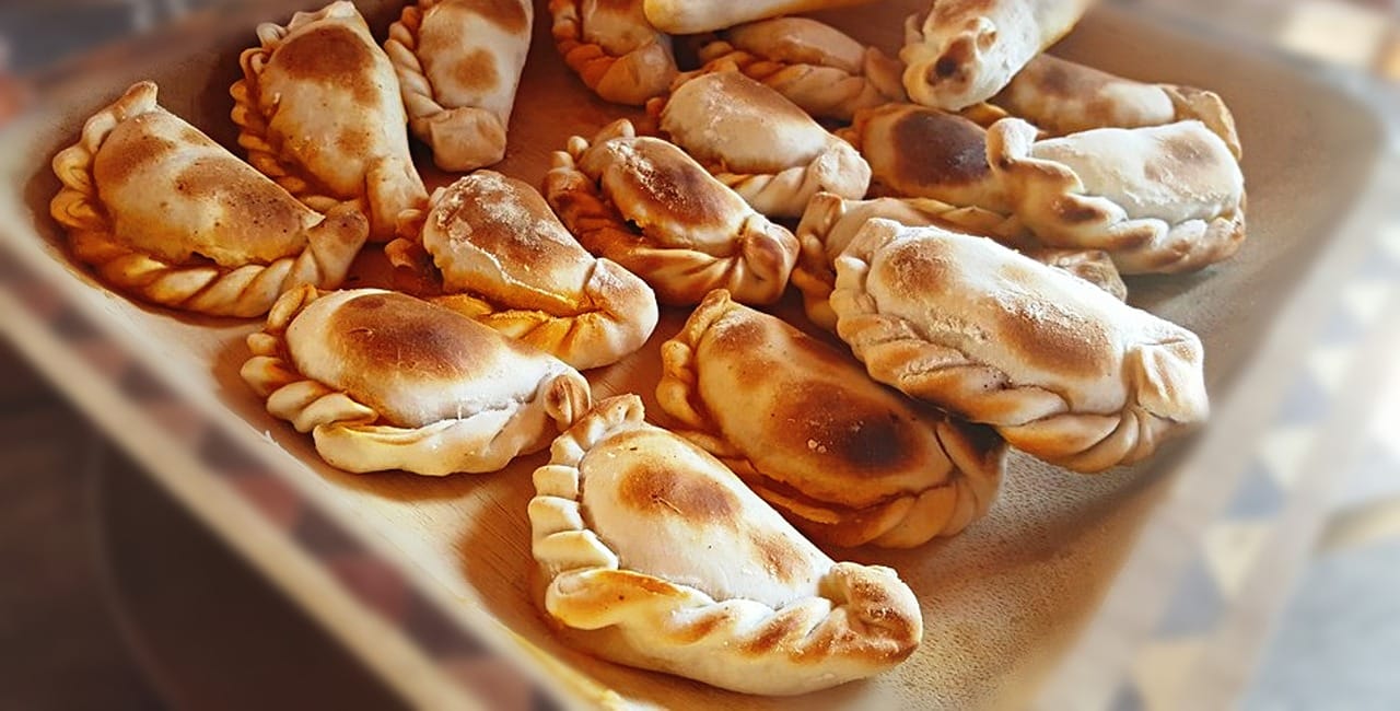 Hombre dejó miles de dólares de propina tras comprar empanadas