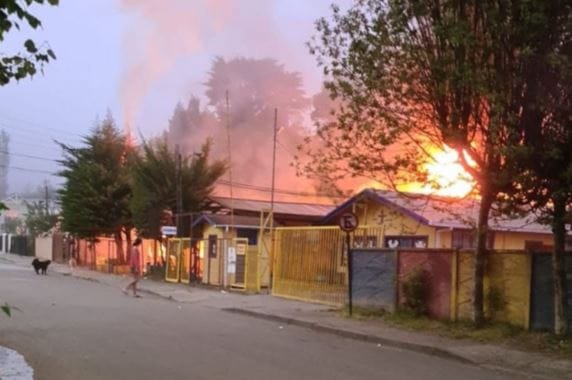 Escuela que se quemó en Concepción busca juntar materiales para que niños terminen el año
