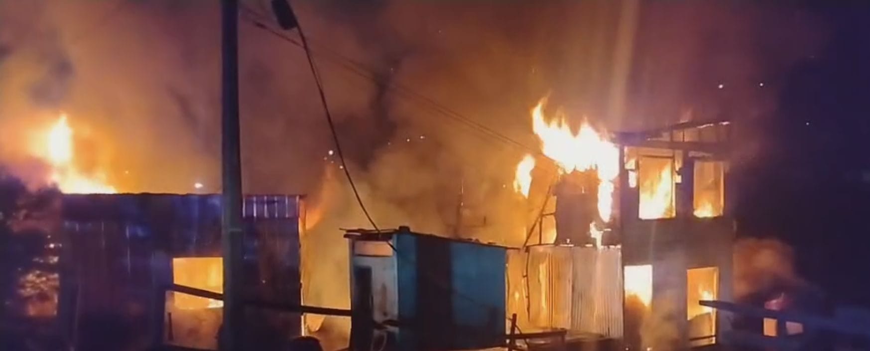 Tres viviendas destruidas deja incendio en Tomé