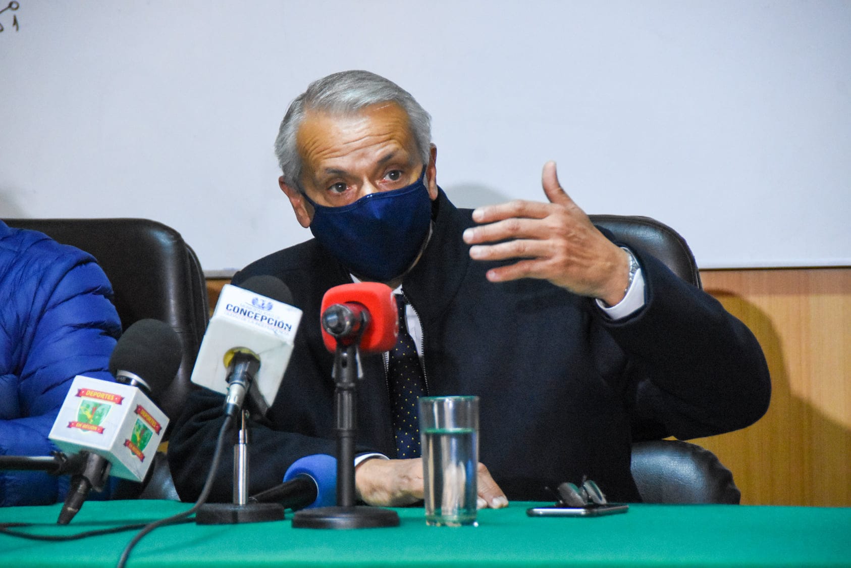 Juan Cristóbal Guarello emplazó duramente a Javier Castrilli