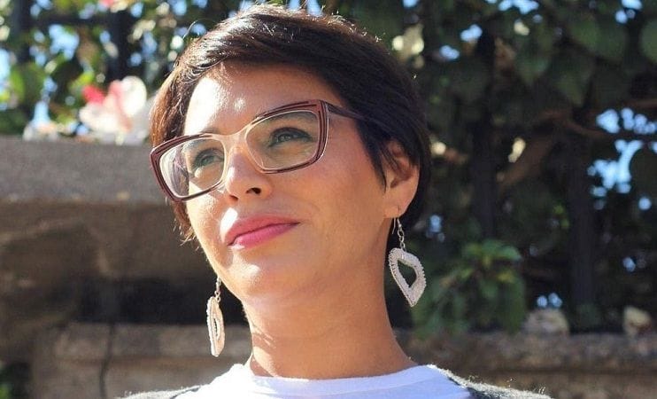 Karina Oliva acudió a votar casi en silencio tras protagonizar una polémica semana