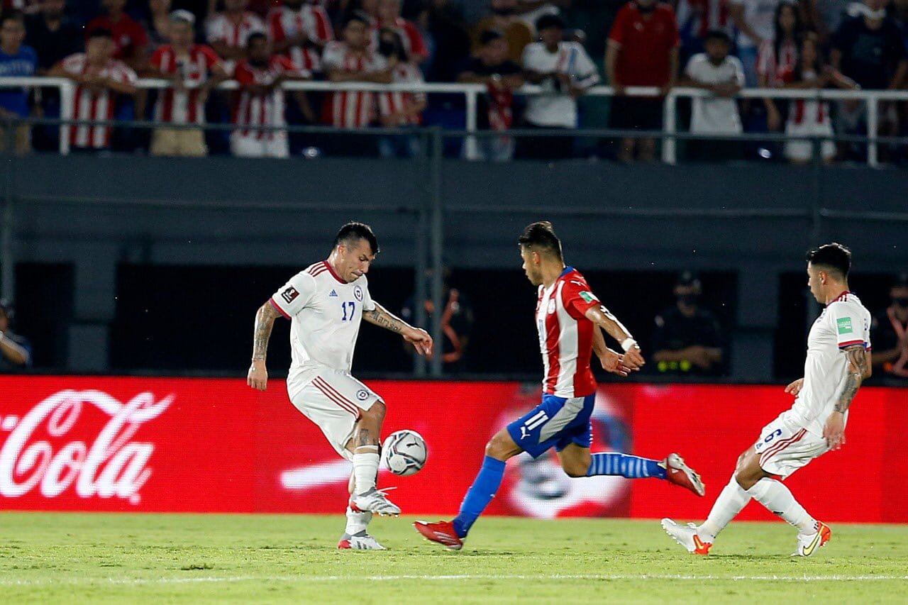 Gary Medel festejó la victoria de Chile al ritmo de Marcianeke