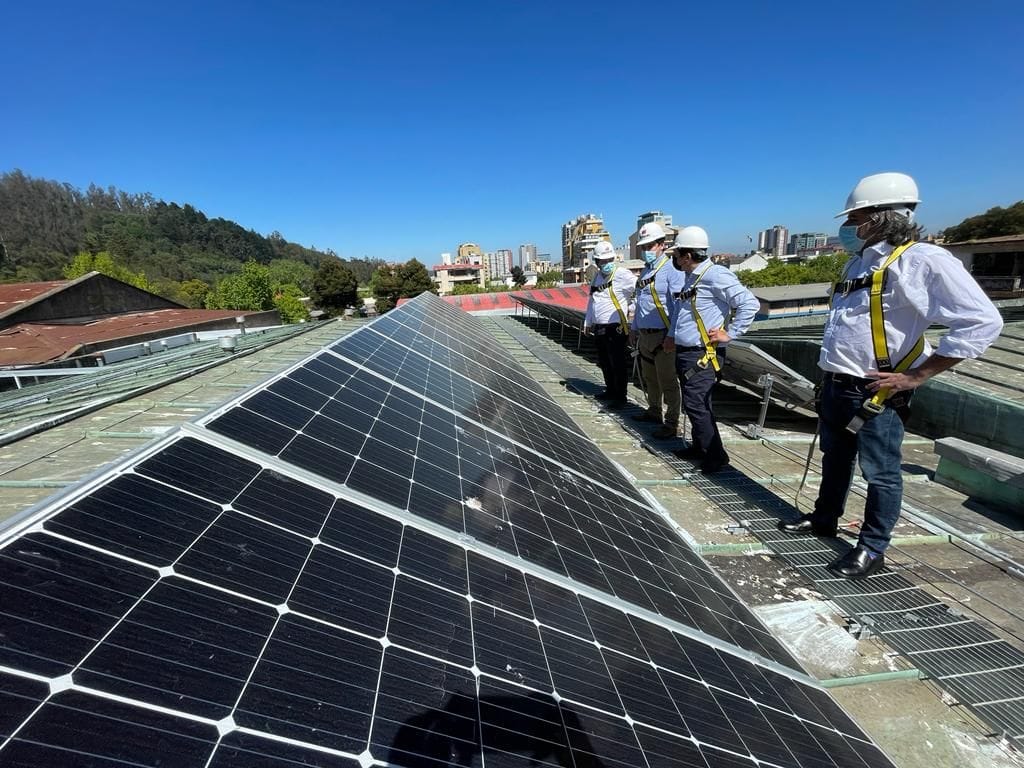 Liceo Enrique Molina de Concepción tendrá moderno sistema de paneles solares