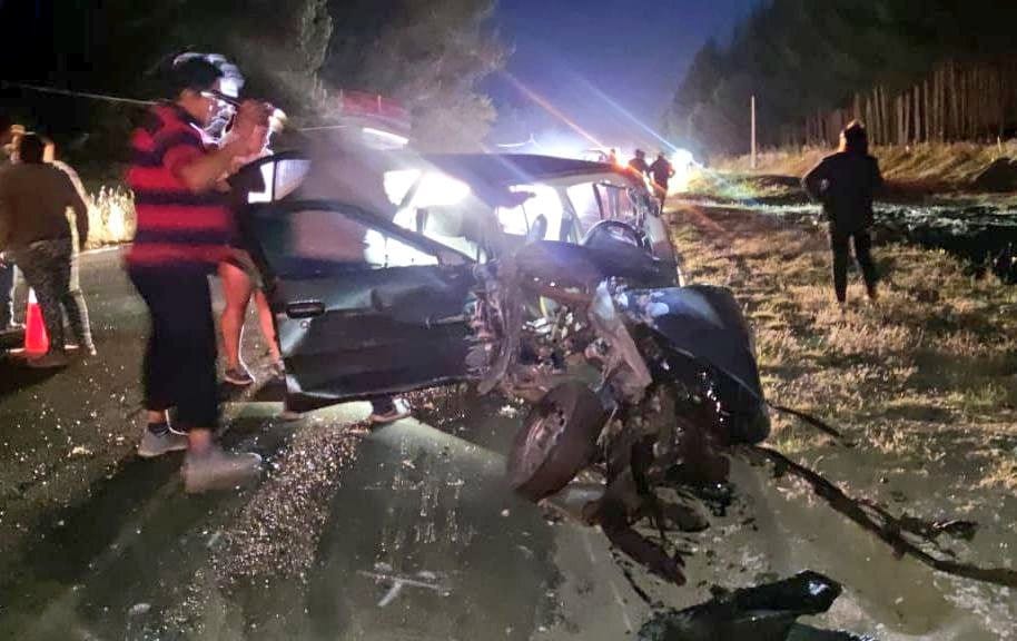 Colisión frontal entre dos vehículos deja una persona fallecida en la Ruta de la Madera
