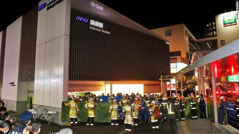 Pánico en Tokio: sujeto atacó a 17 personas disfrazado de “Joker”