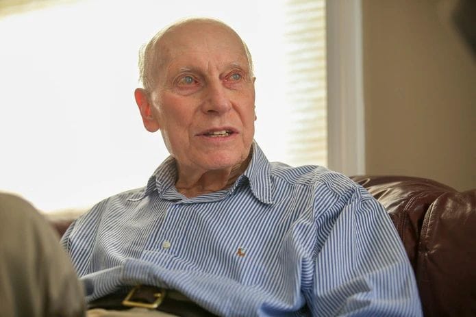 Sueño cumplido: hombre obtuvo su doctorado en Física a los 89 años