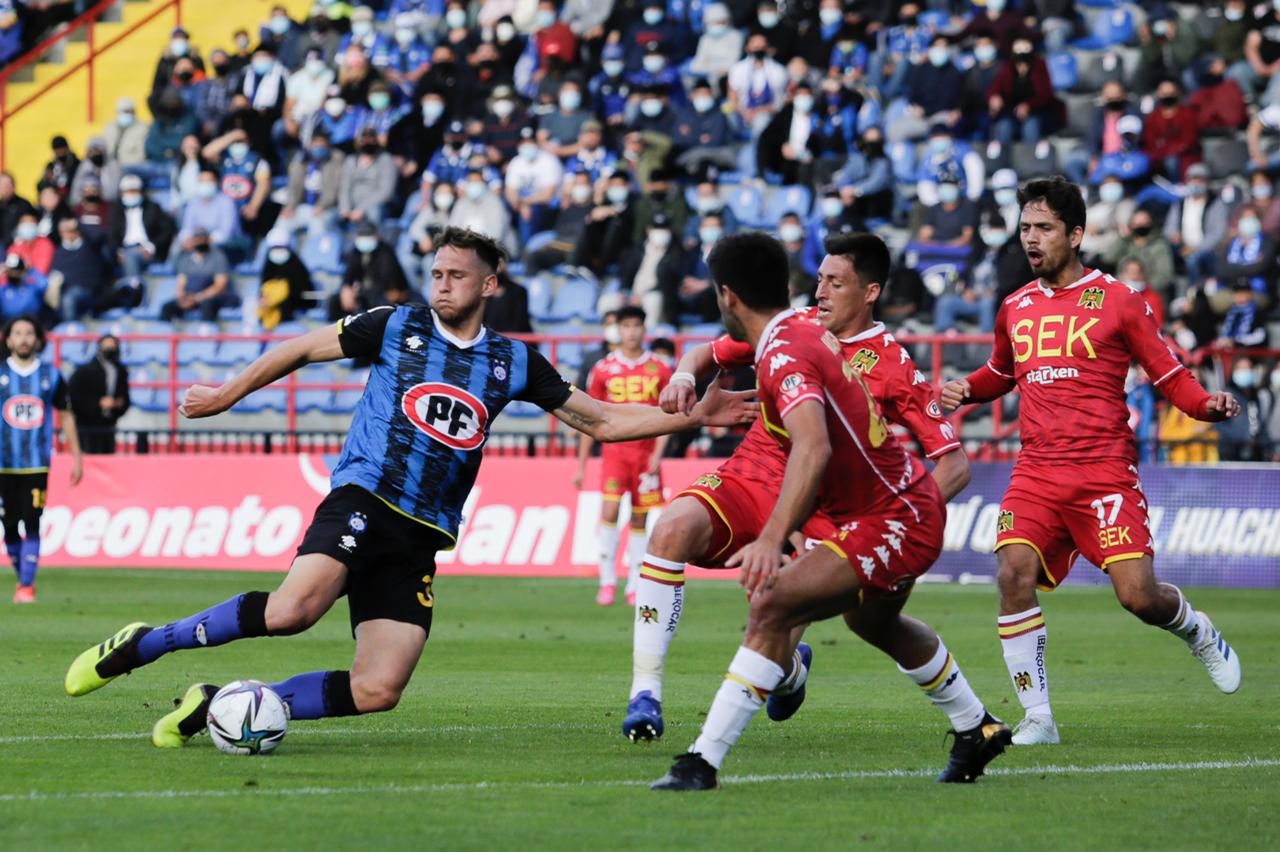 Luciano Nequecaur prepara los goles para salvar a Huachipato