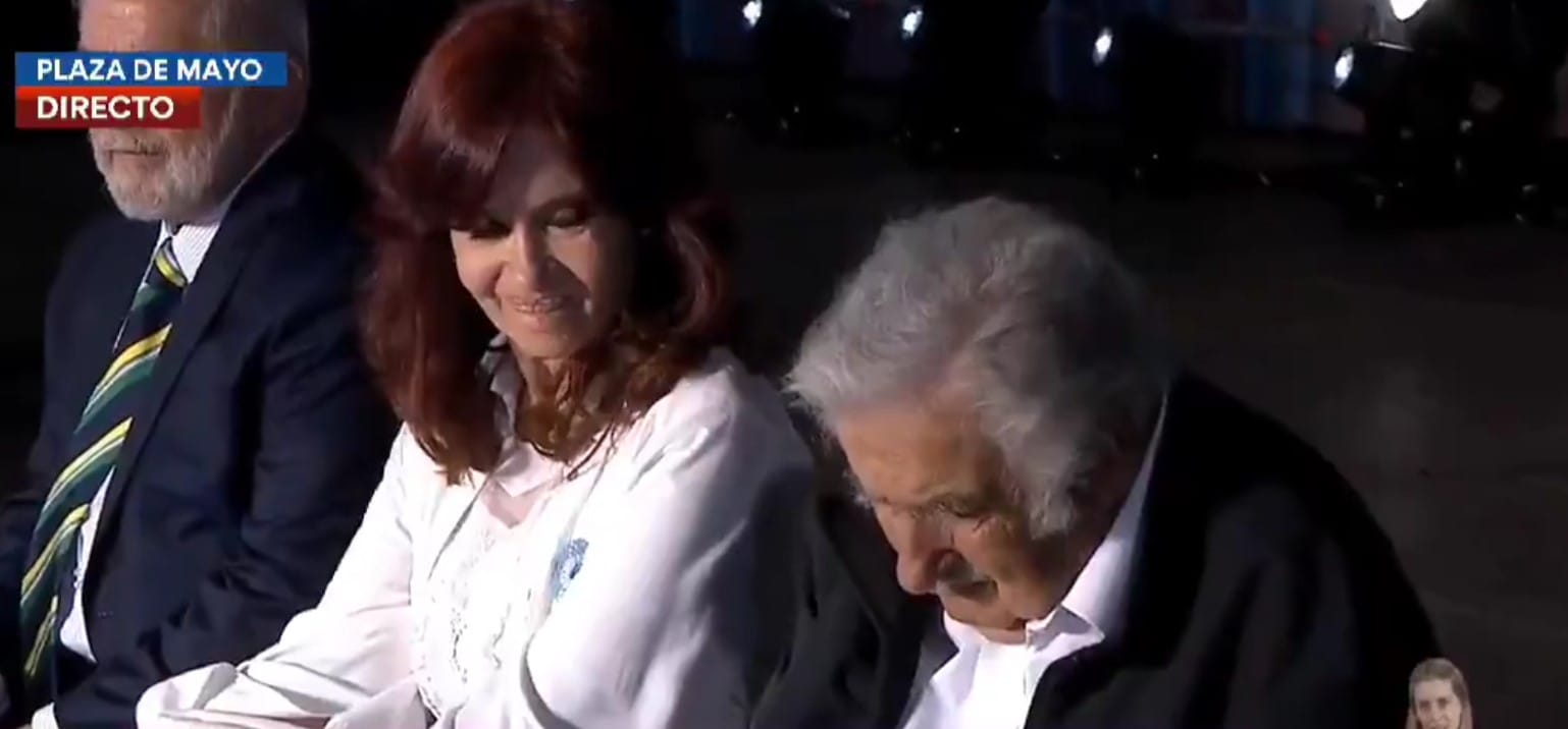José “Pepe” Mujica se quedó dormido durante actividad del gobierno argentino