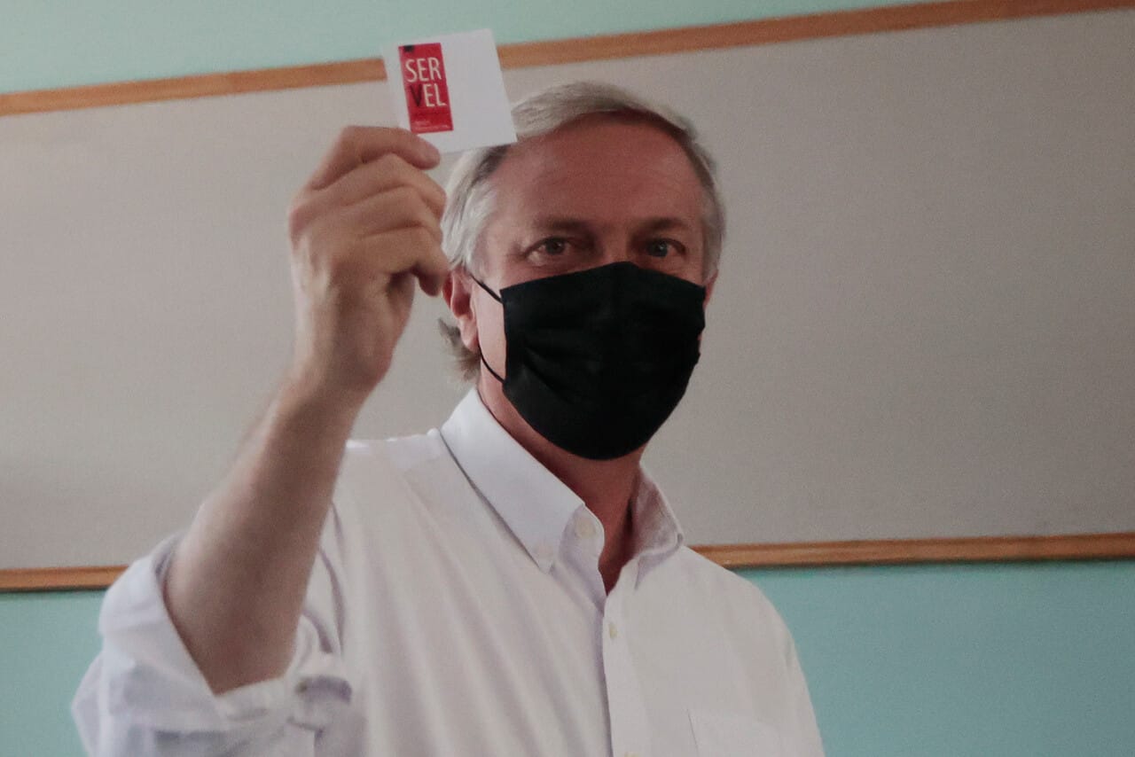 José Antonio Kast prevé “un resultado estrecho, bajo los 50 mil votos”