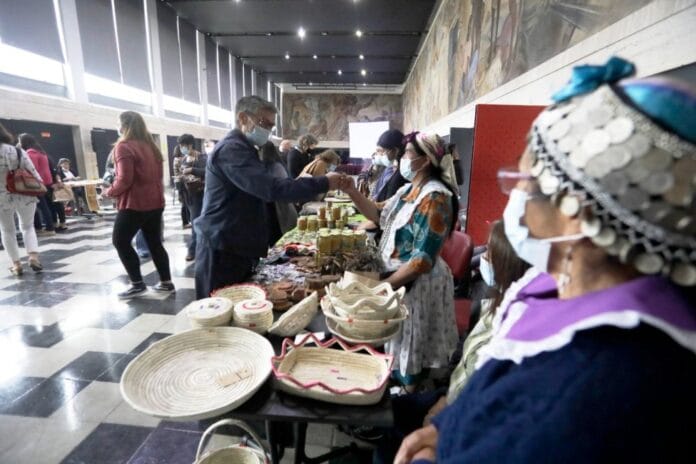 300 artesanos patrimoniales entran al comercio online desde la Región del Biobío