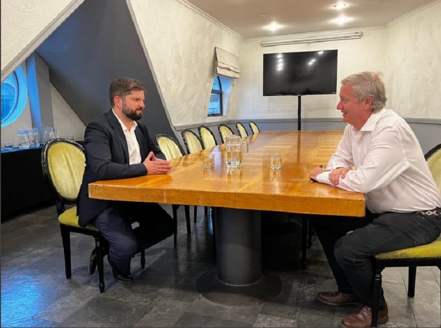 José Antonio Kast acudió a saludar a Gabriel Boric por su triunfo