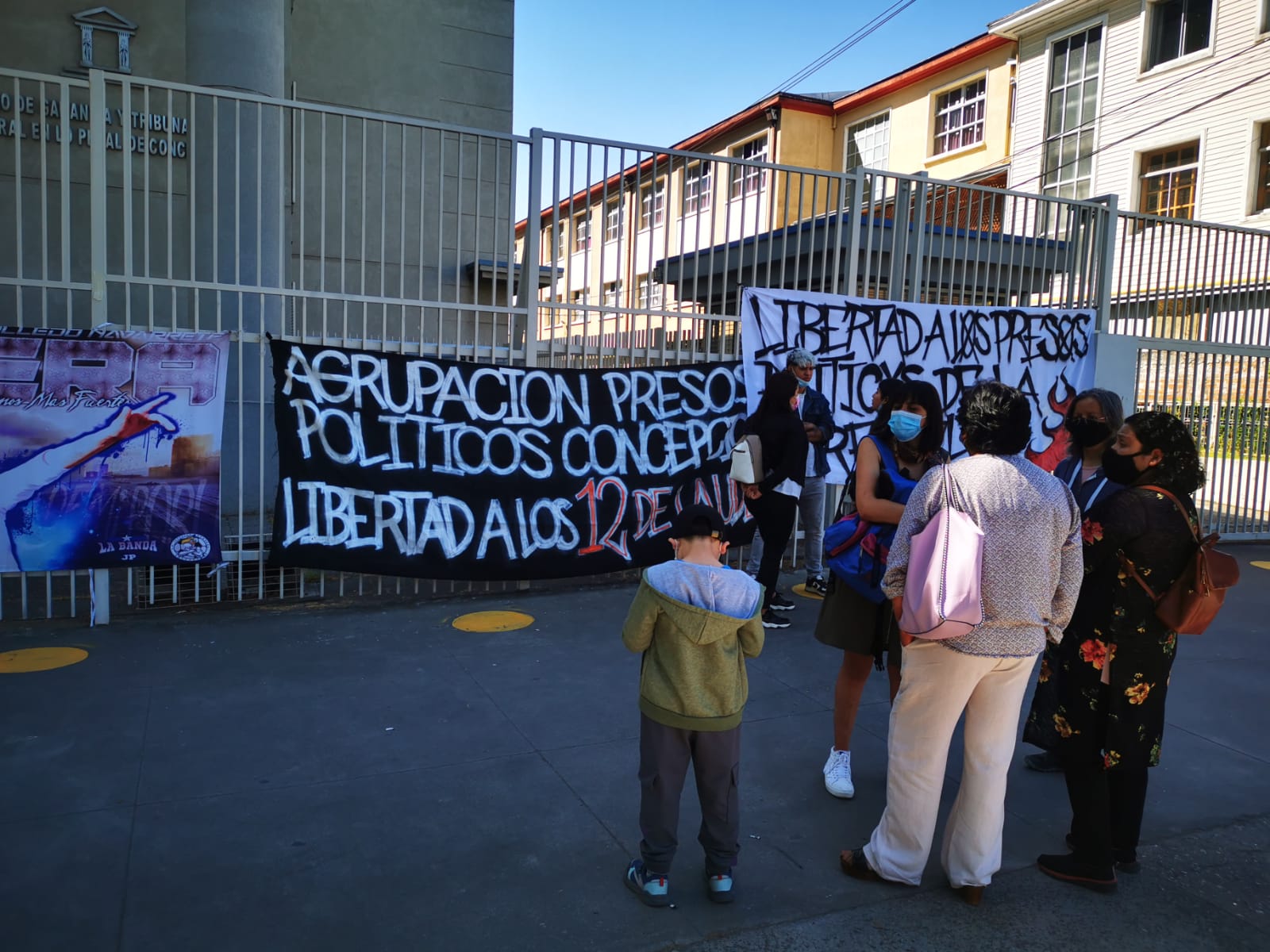 Decretan libertad vigilada intensiva para tres jóvenes imputados por daños en la UdeC